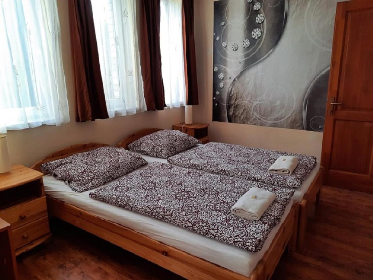 Ponty-Poronty Vendeghaz Hotell Nagybaracska Exteriör bild