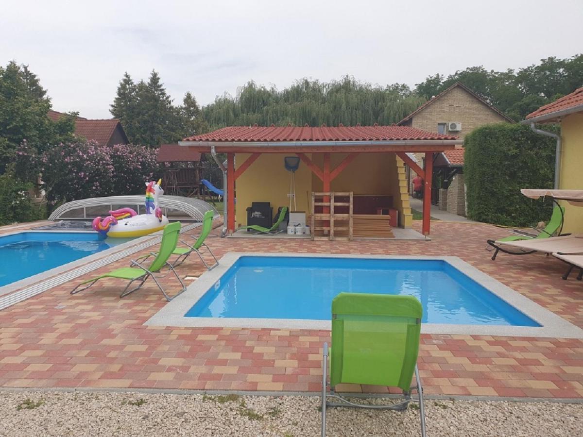 Ponty-Poronty Vendeghaz Hotell Nagybaracska Exteriör bild