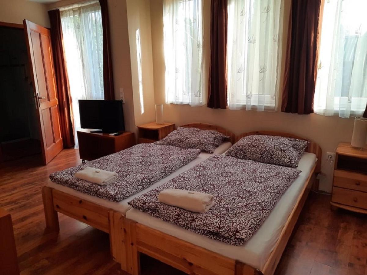 Ponty-Poronty Vendeghaz Hotell Nagybaracska Exteriör bild