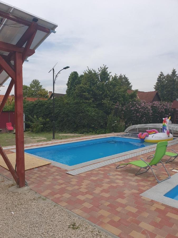 Ponty-Poronty Vendeghaz Hotell Nagybaracska Exteriör bild
