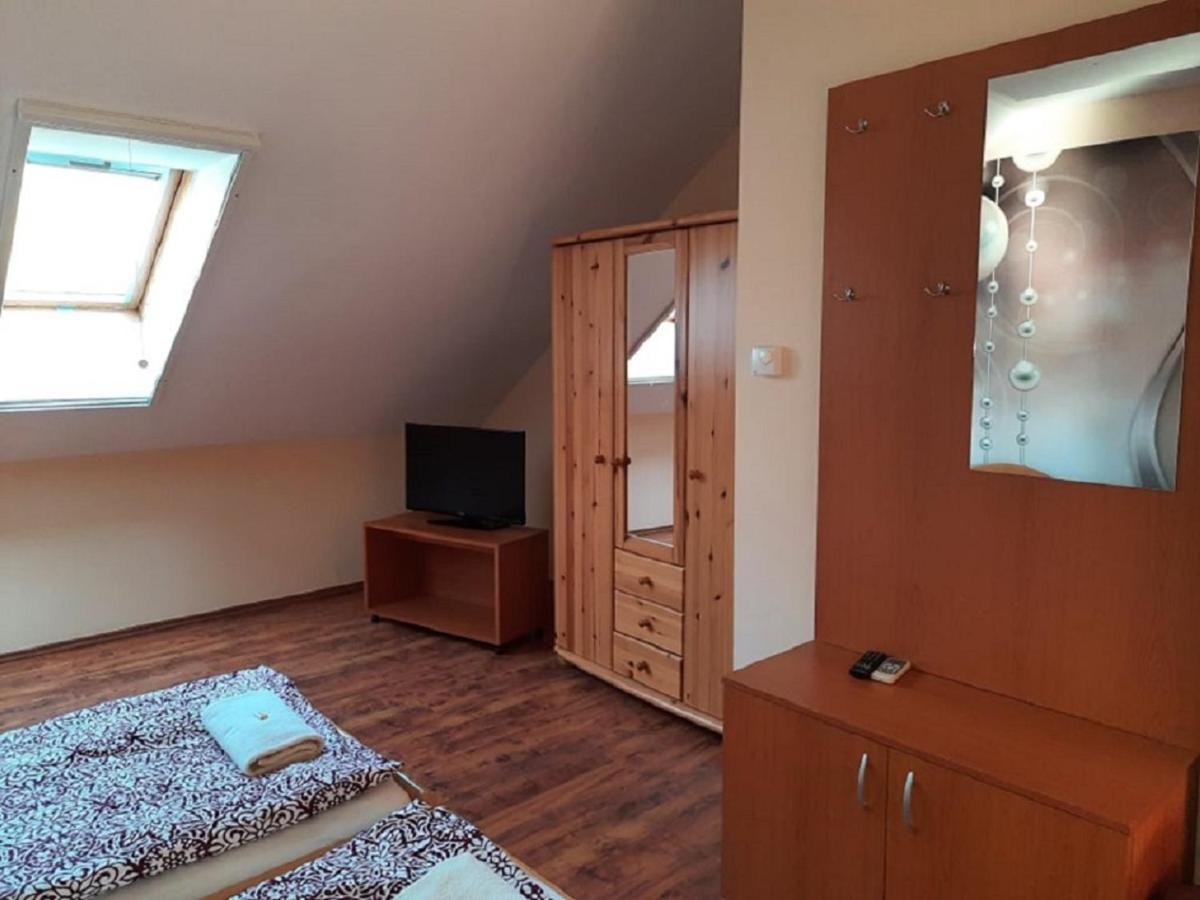 Ponty-Poronty Vendeghaz Hotell Nagybaracska Exteriör bild