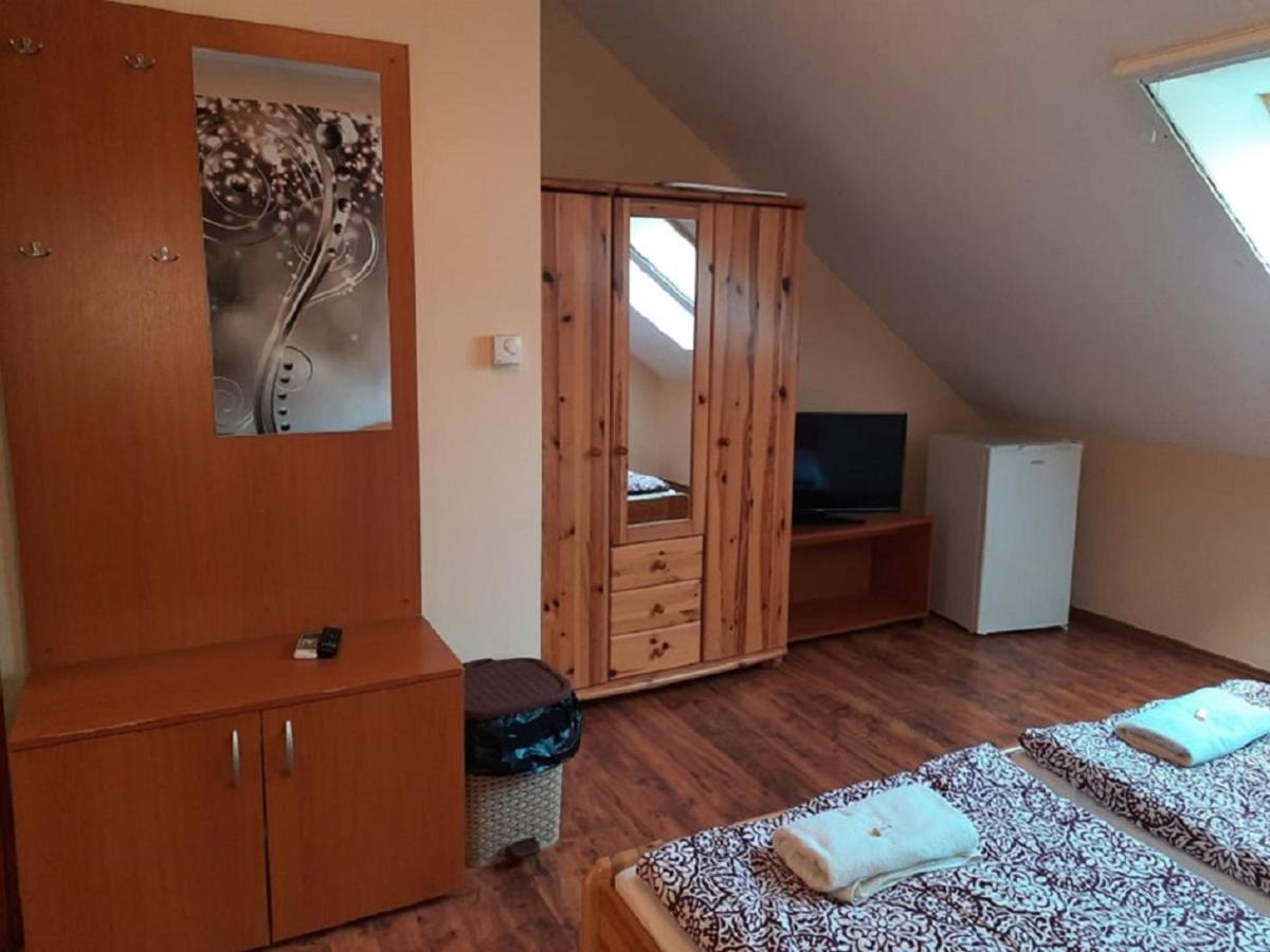 Ponty-Poronty Vendeghaz Hotell Nagybaracska Exteriör bild