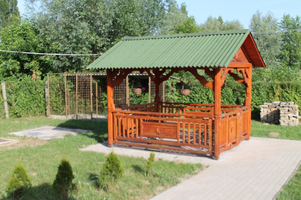 Ponty-Poronty Vendeghaz Hotell Nagybaracska Exteriör bild